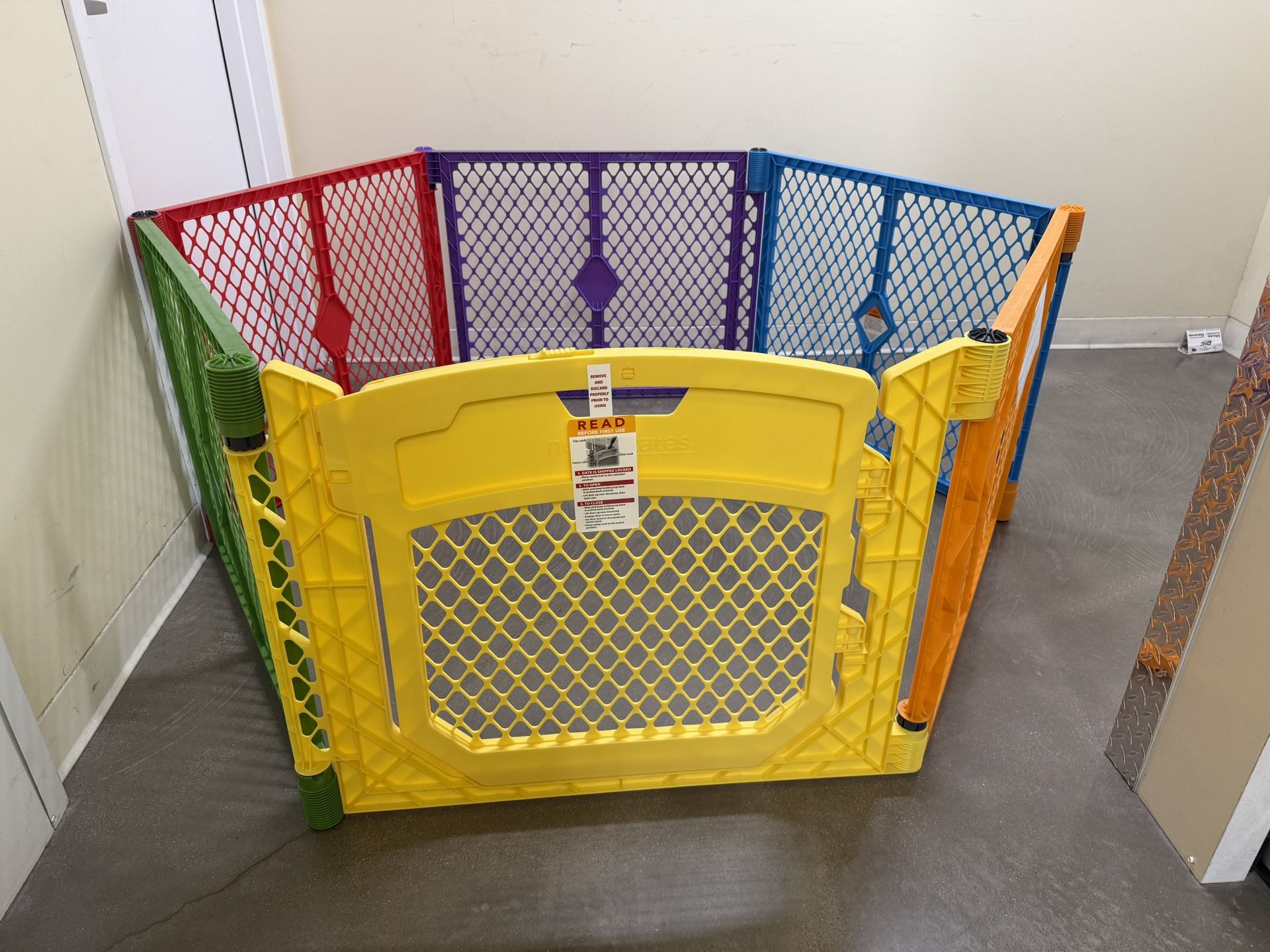 Brand New Toddleroo North States Superyard 6 Panel Door Gate Play Yard Free Standing 26" Tall