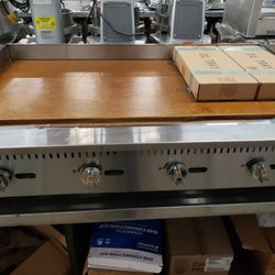 Dukers 48"L Manual Griddle Natural Gas