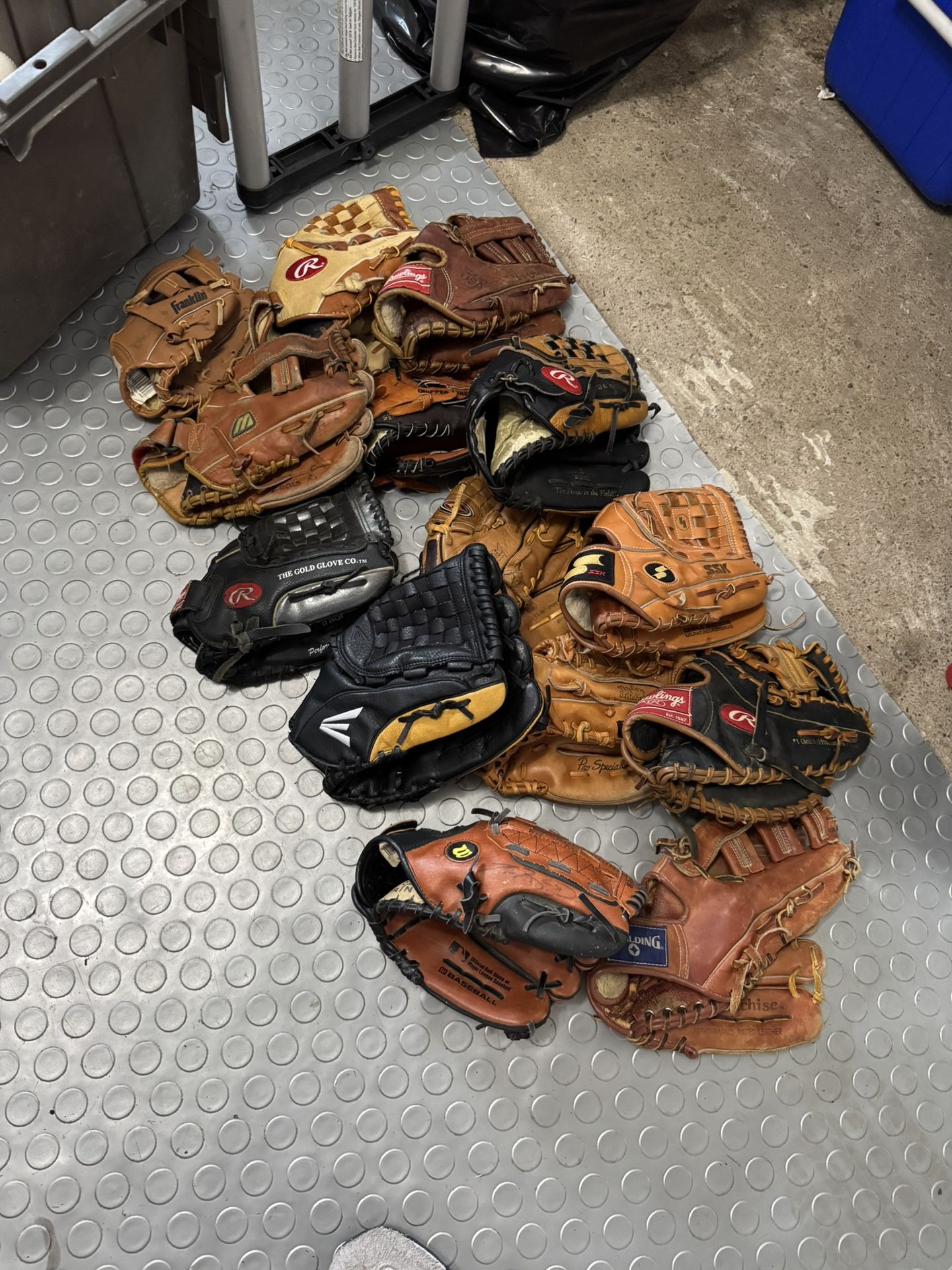 BASEBALL GLOVES