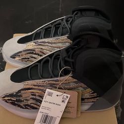 ***BRAND NEW** Preschool Adidas Yeezy Quantum Boost GBX1332 Size 2 1/2 $250