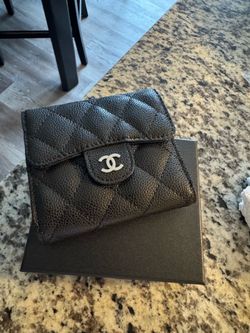 women’s black card holder