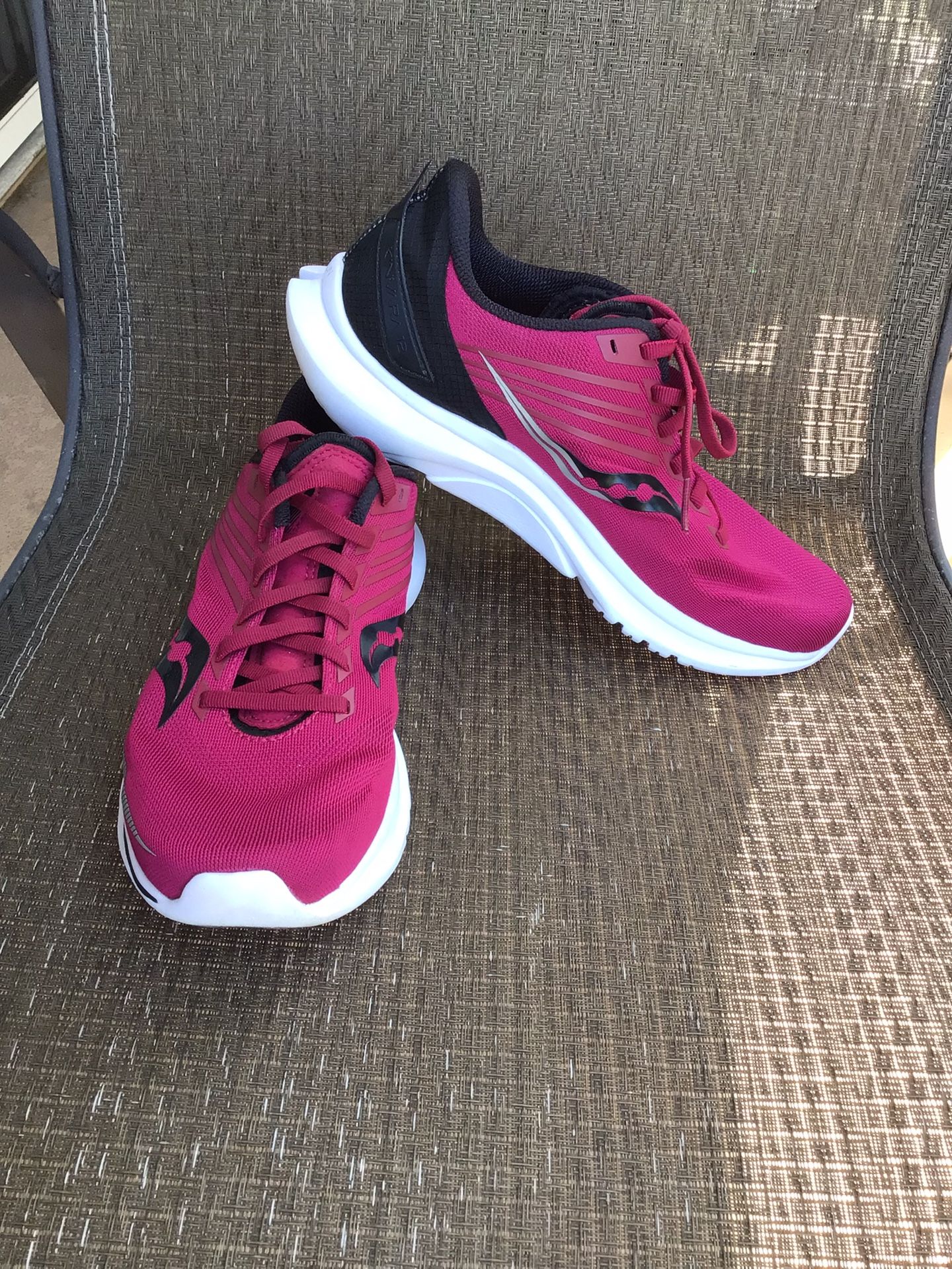 Saucony Kinvara 12 Cherry/Black Women’s Running Sneakers