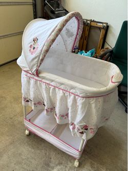 Minnie Mouse Bassinet