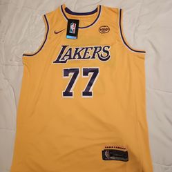 Nike Adult Los Angeles Lakers Luka Doncic #77 Yellow Swingman Icon Jersey size XL