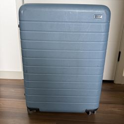 Away Medium Suitcase