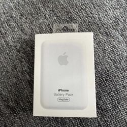 Apple MagSafe iPhone Battery Pack - White