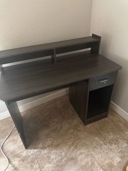 Computer desk