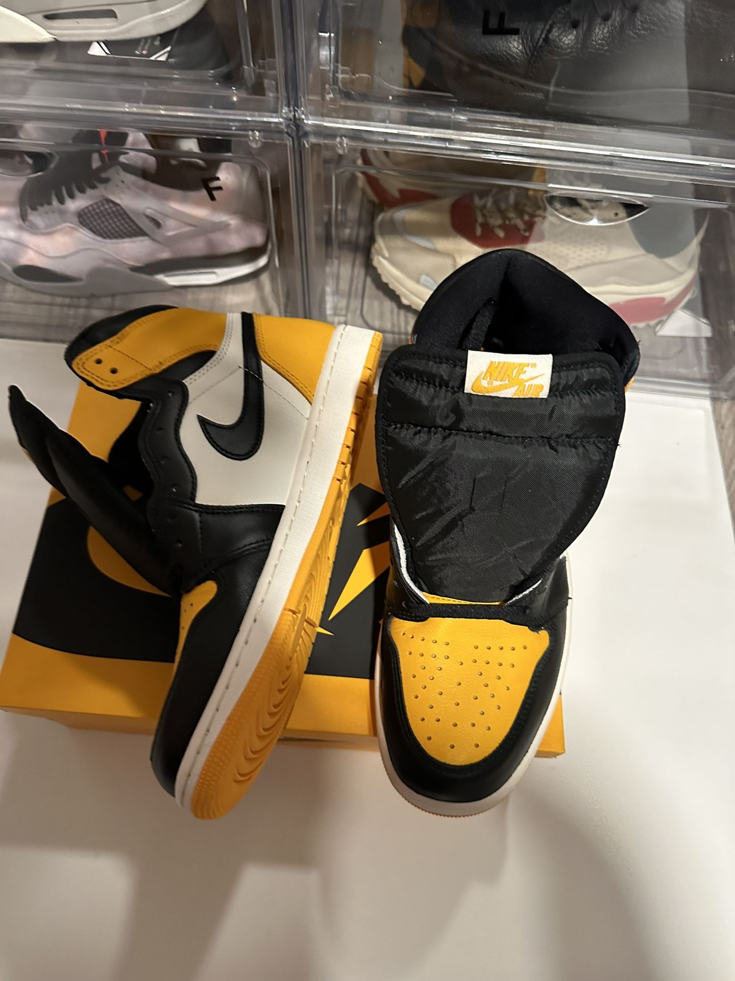 Jordan 1 High OG Taxi Size Us 9.5 Men