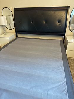 Brown Queen size bed