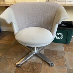 i2i Steelcase Lounge Chair