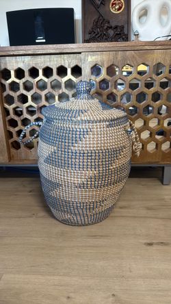Laundry hamper
