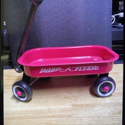 Radio Flyer Wagon & Wheel Barrel 