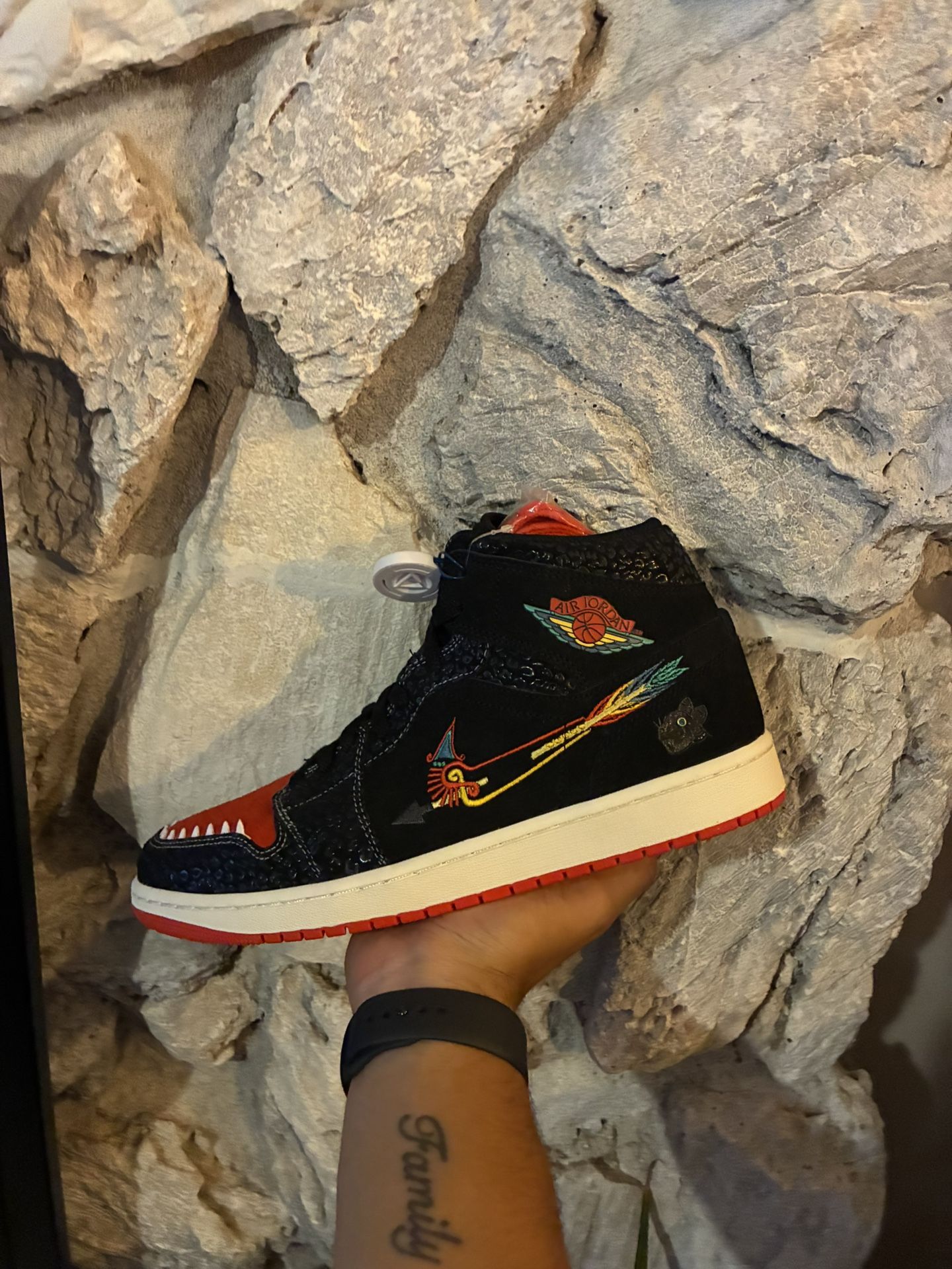 Jordan 1 Mid Siempre Familia Sz 11.5