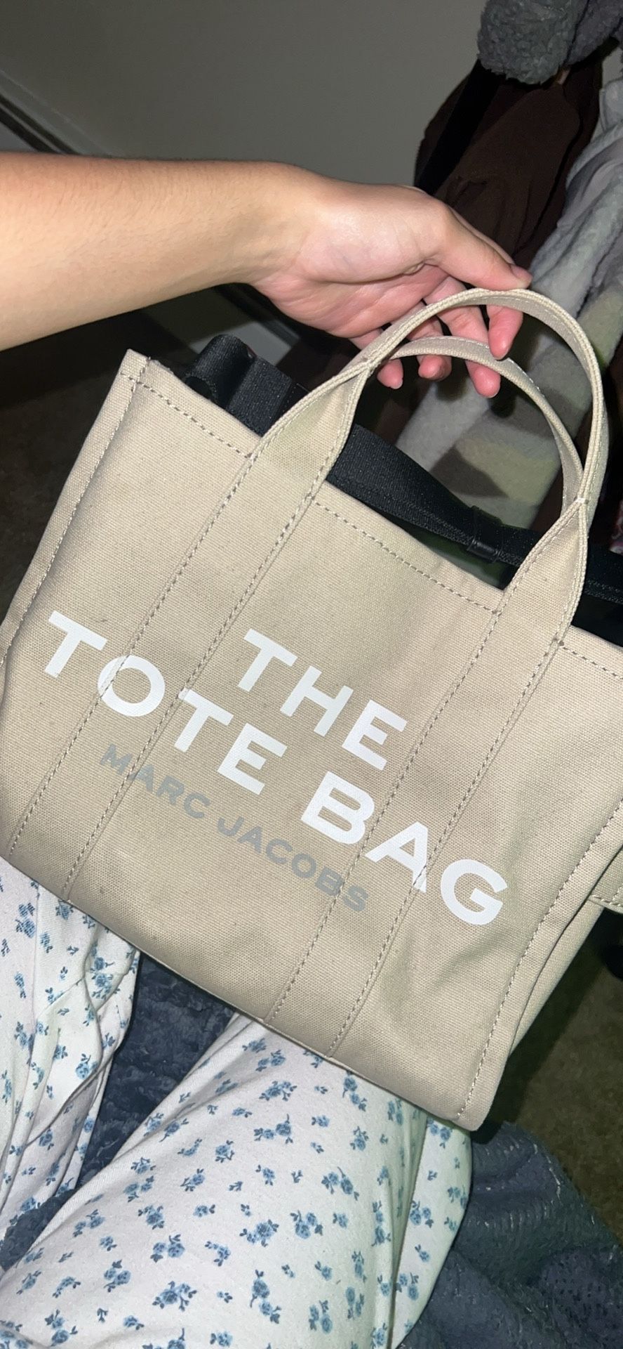 THE CANVAS MEDIUM TOTE BAG