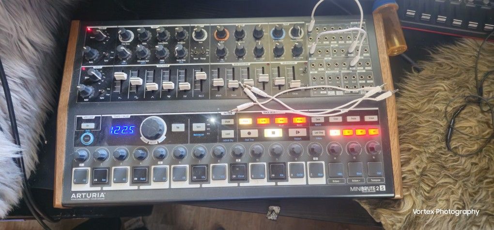 Arturia Minibrute 2s Synthesizer