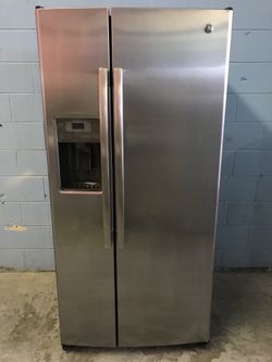 Scratch & Dent Brand New GE 23 Cu Ft 33" Wide Refrigerator