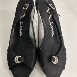 Women’s Sandals & Dress shoes (size 7)