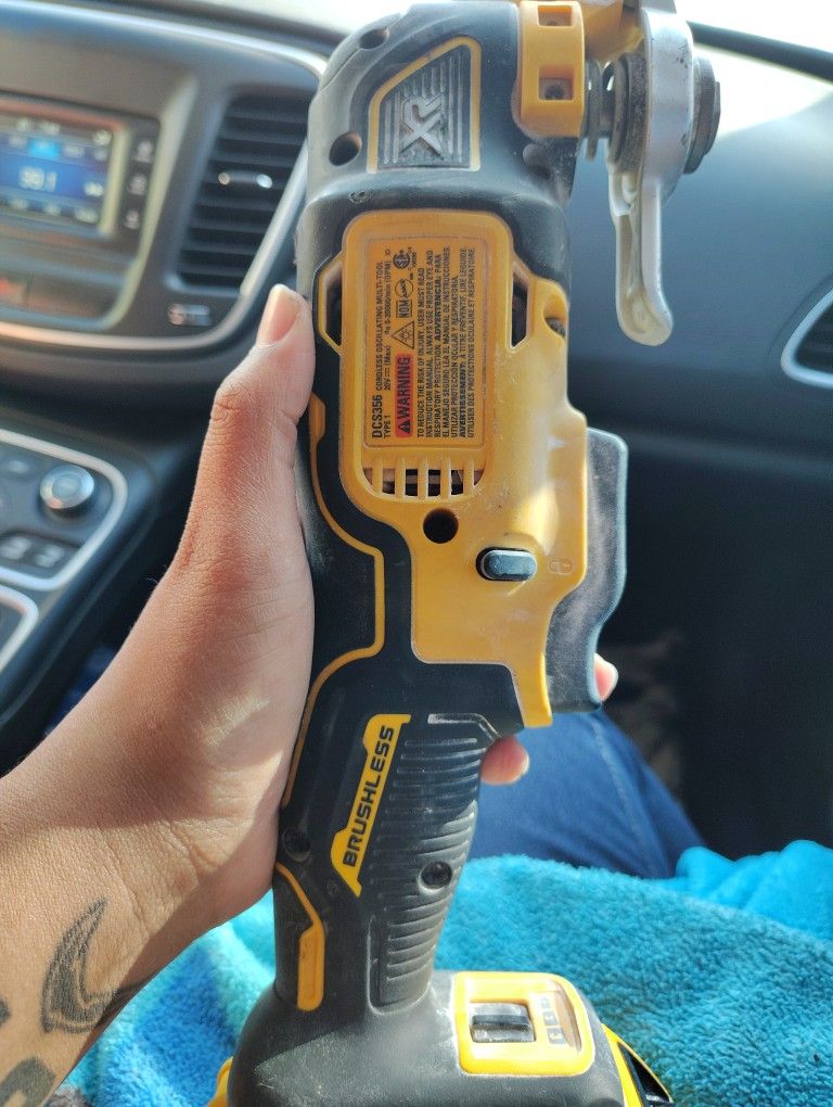 DeWalt 20 Volt Max Circulating Multi-tool With Battery