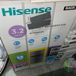 Hisense RT32D6ASE Mini Fridge 