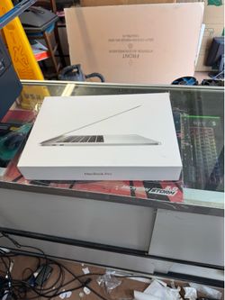 Apple MacBook Pro 15.4” A1707 Touch Bar – i7 – 16GB RAM – 512GB SSD