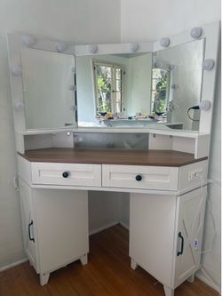 White corner, beautiful quality make up table