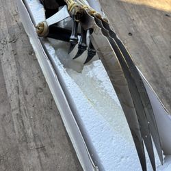 17" Metal Skeleton Hand Claw