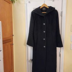 Woman's Lama Hooded Coat