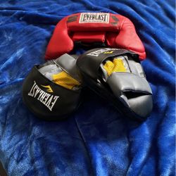 Boxing Head Gear And Mits 