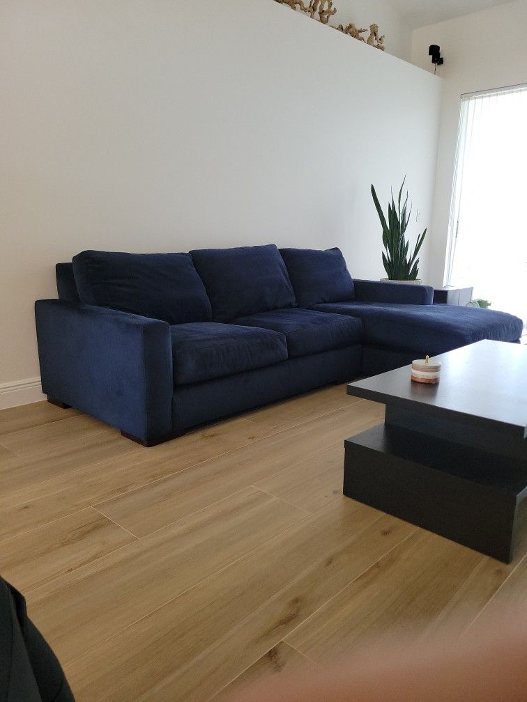 CITY FURNITURE EdgewaterJY DK Blue Couch w Chaise