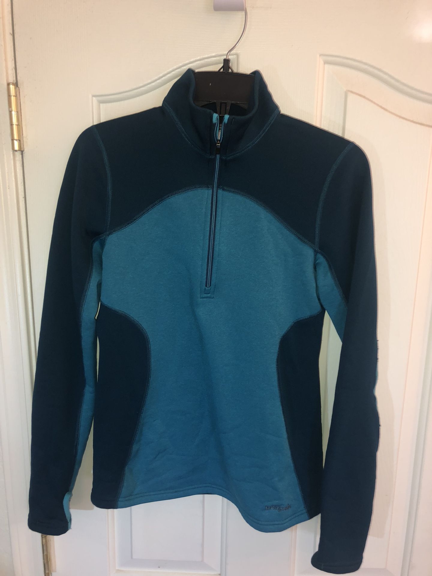 Womens Patagonia 1/2 Zip Pullover !!
