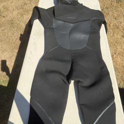 Quiksilver hooded wetsuit With Changing mat