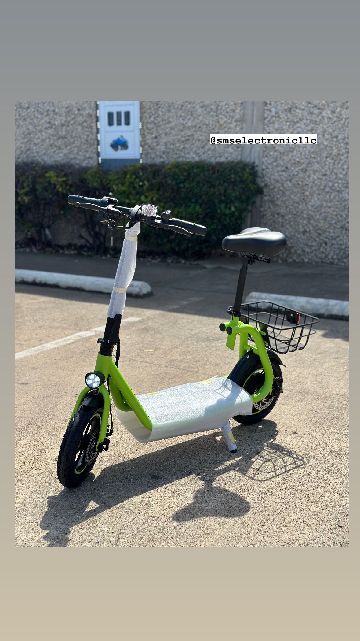 Electric Scooter With Adjustable Seat