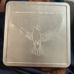 Canada ) Official Millennium Keepsake Includes three stamps and a 2000 Canadian coin