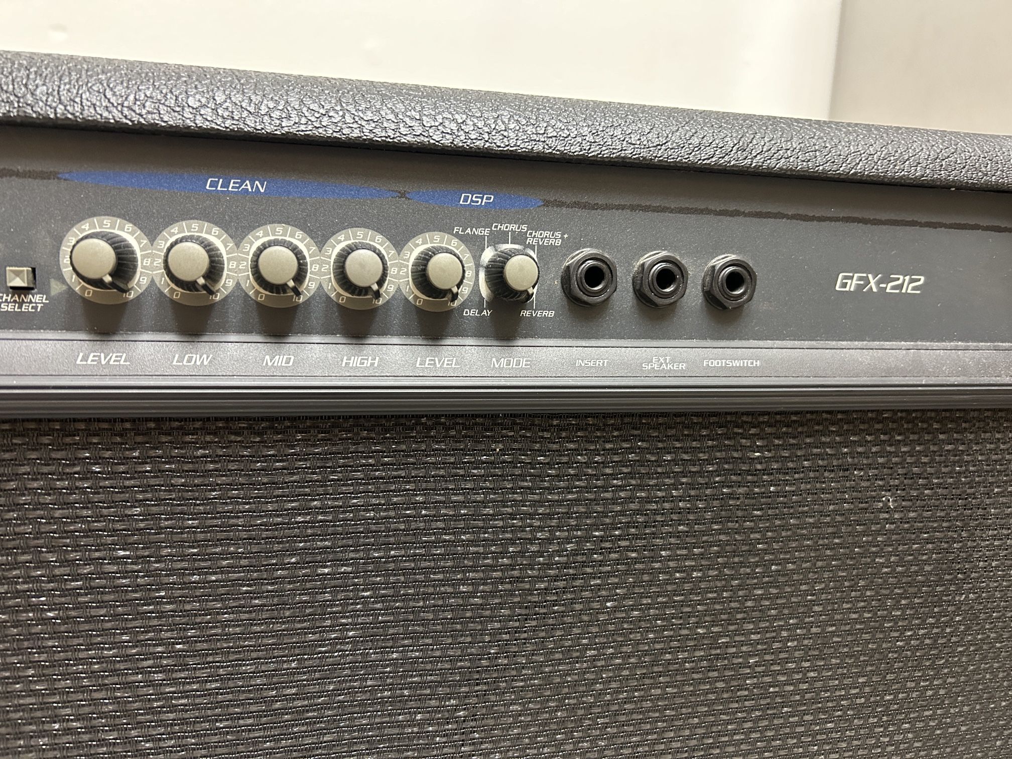 Amp GFX 212 Combo 120 Watts 2 X12”