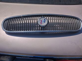 Grill Buick LeSabre 97 to 99