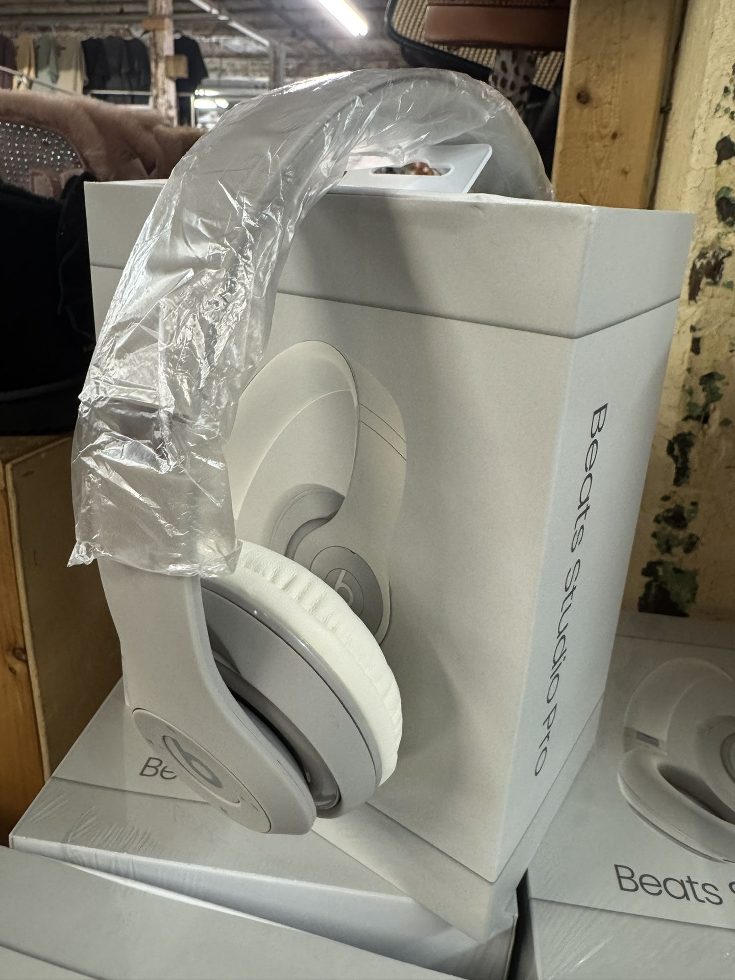 BEATS STUDIO BLACK AND WHITE AVAILABLE