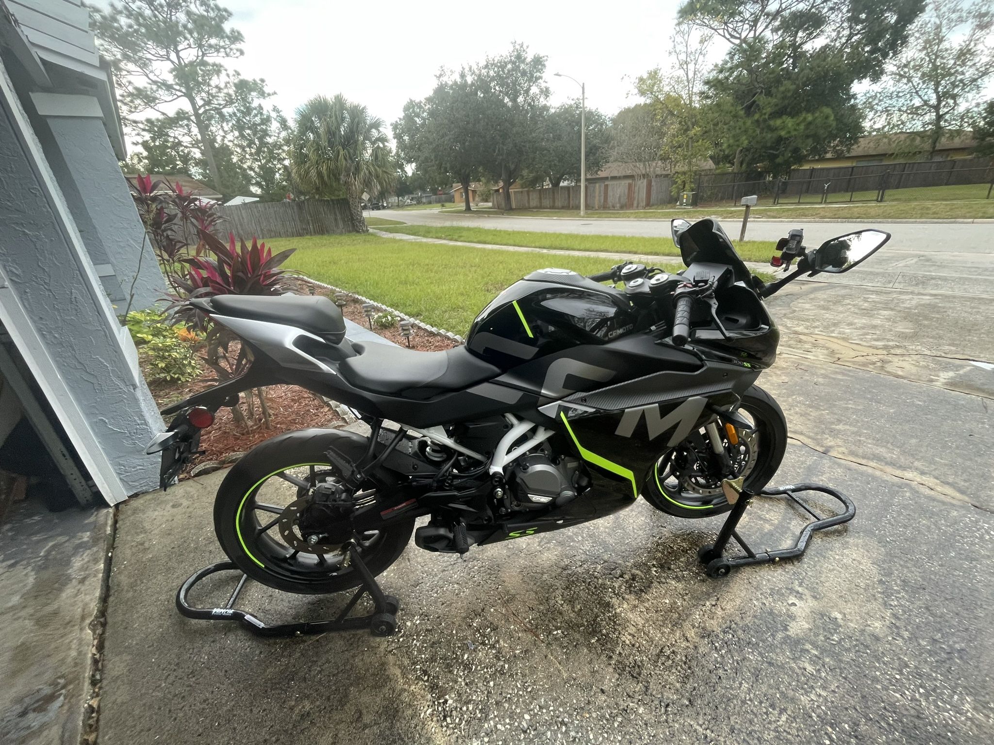 2022 CFMoto 300ss