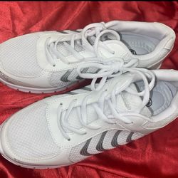 New white shoes size 6.5 sneakers it could be for both genders