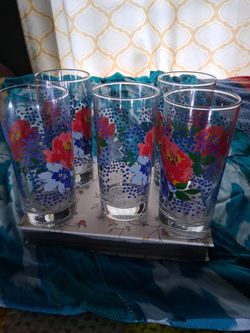 5 beautiful  pioneer woman  glasses