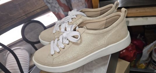 Vionic women's sneakers size 8