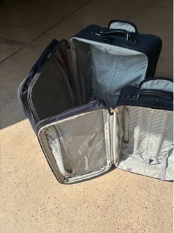 To suitcase carry on and big one
