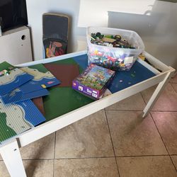 Lego table with Lego’s