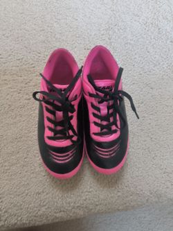 Girls Pink Size 12.5 Soccer Cleats