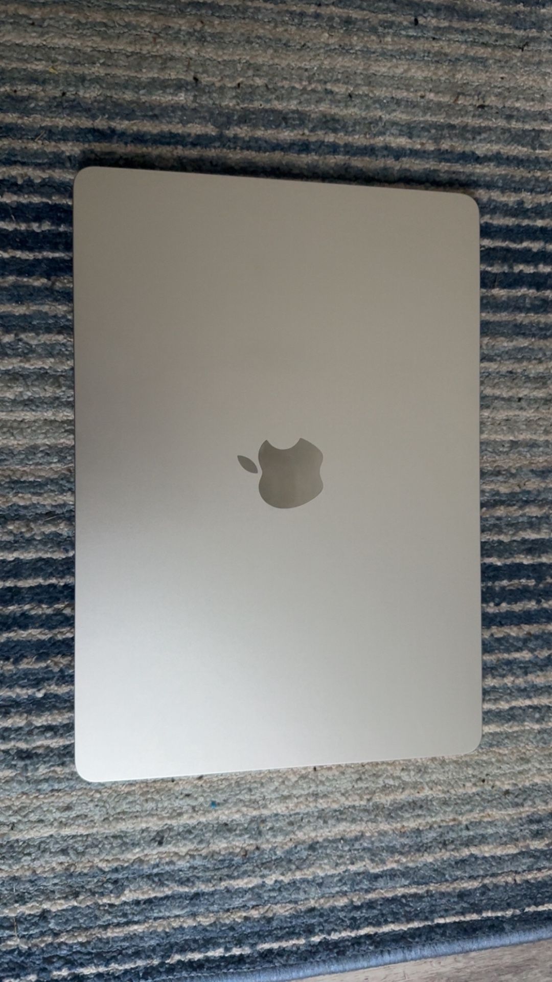 MacBook Air (2022, M2)