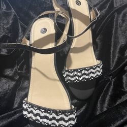 NWT Tori Size 10M Black & White Beaded Wedge Sandal