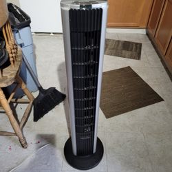 Bonaire 4 Foot Tower Fan Excellent Working Condition 