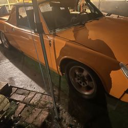 Porche 914  not sure wat year it is was sitting in shed for 30  year don’t no much about it it’s looks good to restore asking 3500
