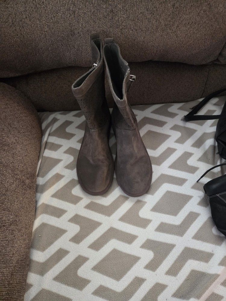 Ugh Boots Size 7