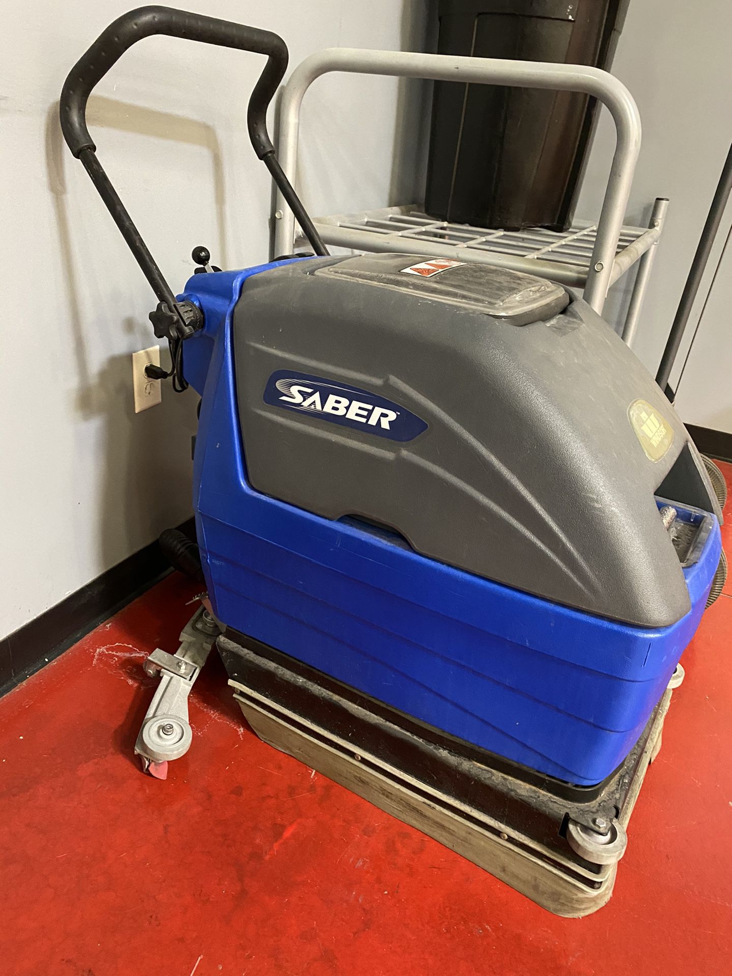 Saber floor scrubber machine