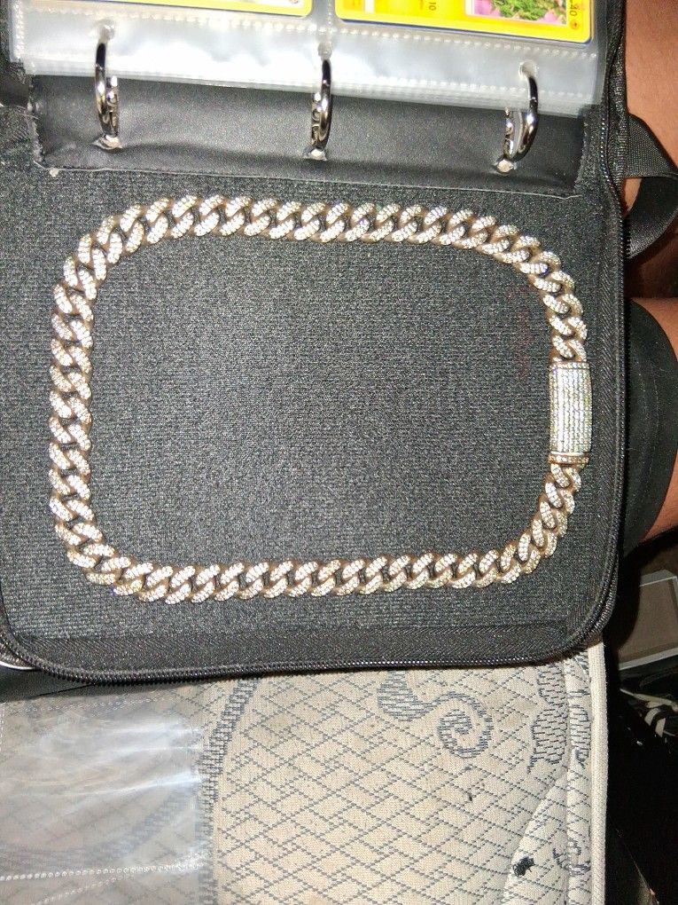 Neckless